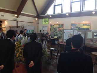 カリンバの会 山口会長による展示説明